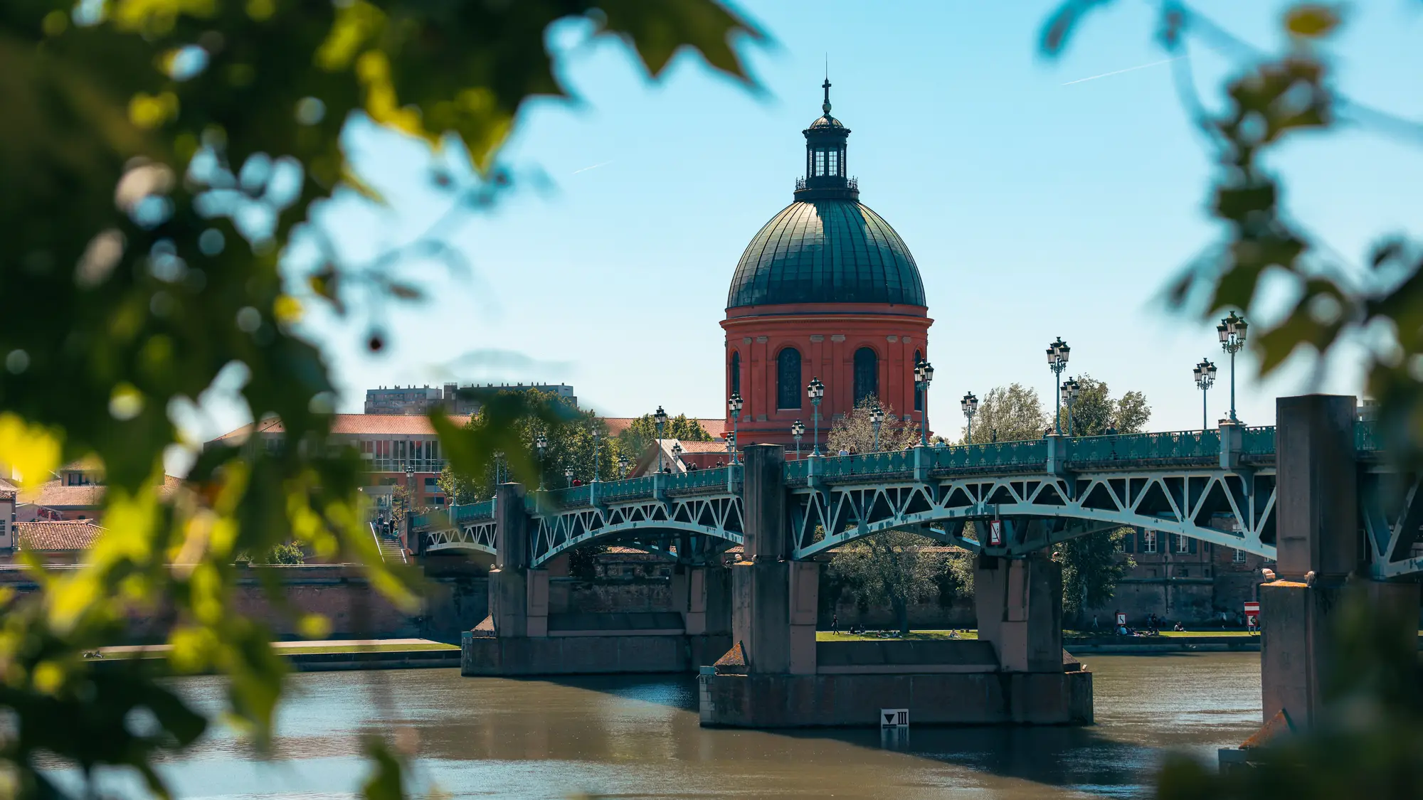 Le dôme de la Grave et le pont Saint-Pierre, à Toulouse